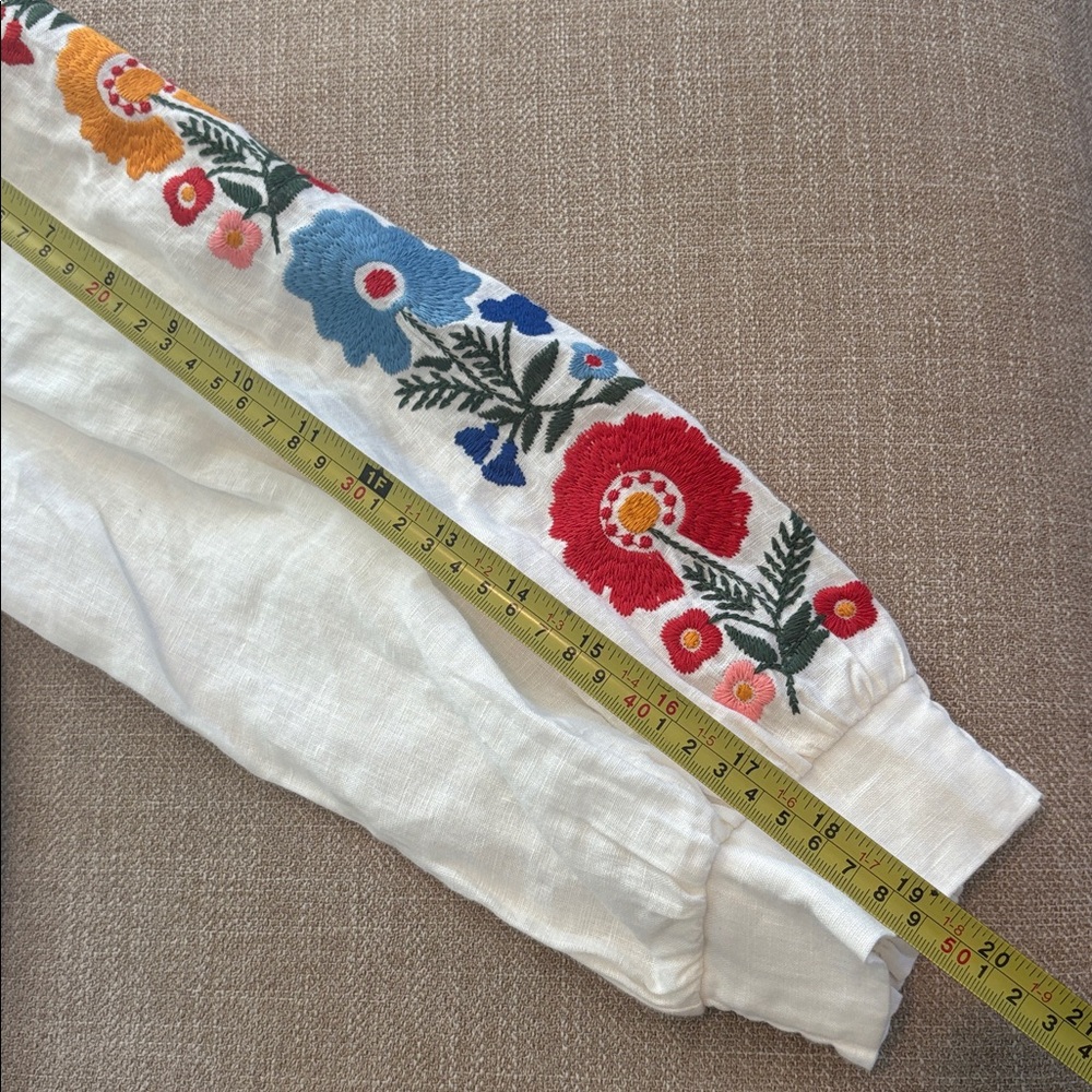 Boden top NWT Alicia linen top
White Embroidered Floral top US 8 current - Picture 15 of 15
